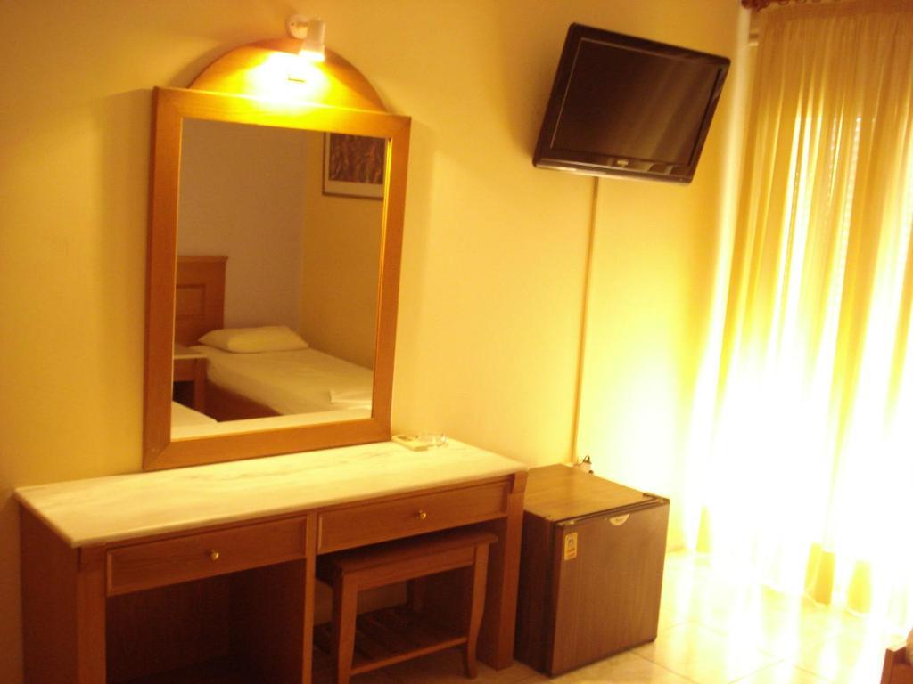 Hotel Cybele Pefki Athens Bilik gambar
